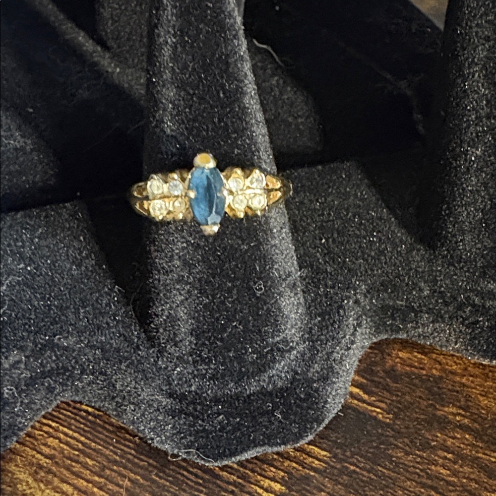 Beautiful Marquee Cut Sapphire Ring size 6.75